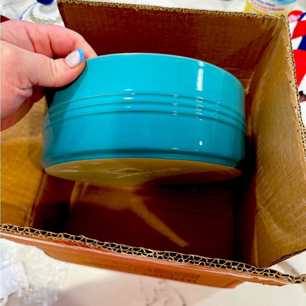 NIB Le Creuset large Soufflé bowl